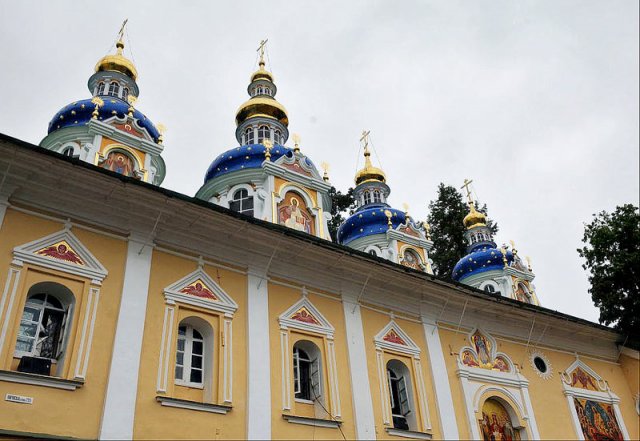 Патриарх Кирилл в Печорах
