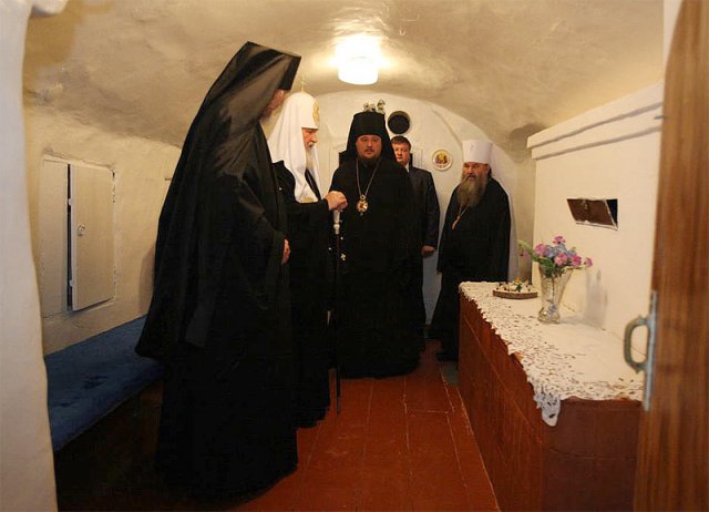 Патриарх Кирилл в Печорах