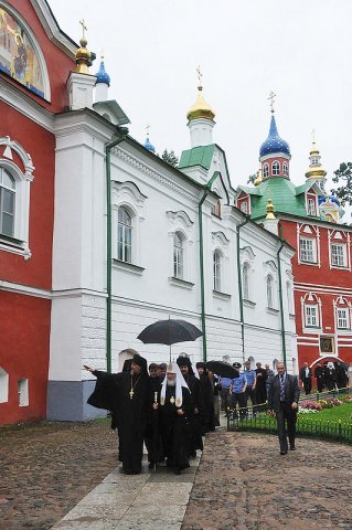 Патриарх Кирилл в Печорах