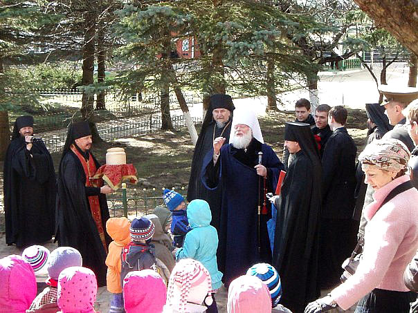 Жизнь обители