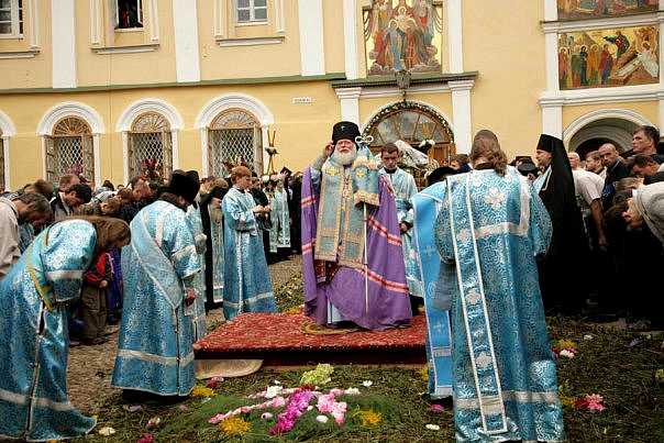 Жизнь обители