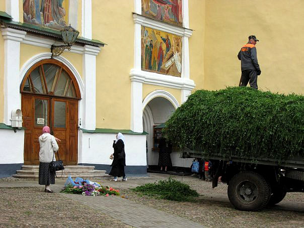 Жизнь обители