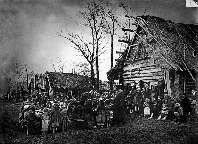 Народная столовая в деревне Пралевке Лукояновского уезда 1891-92