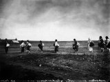 Богомолки-мордовки, направляющиеся в Серафимо-Дивеевский женский монастырь 1904