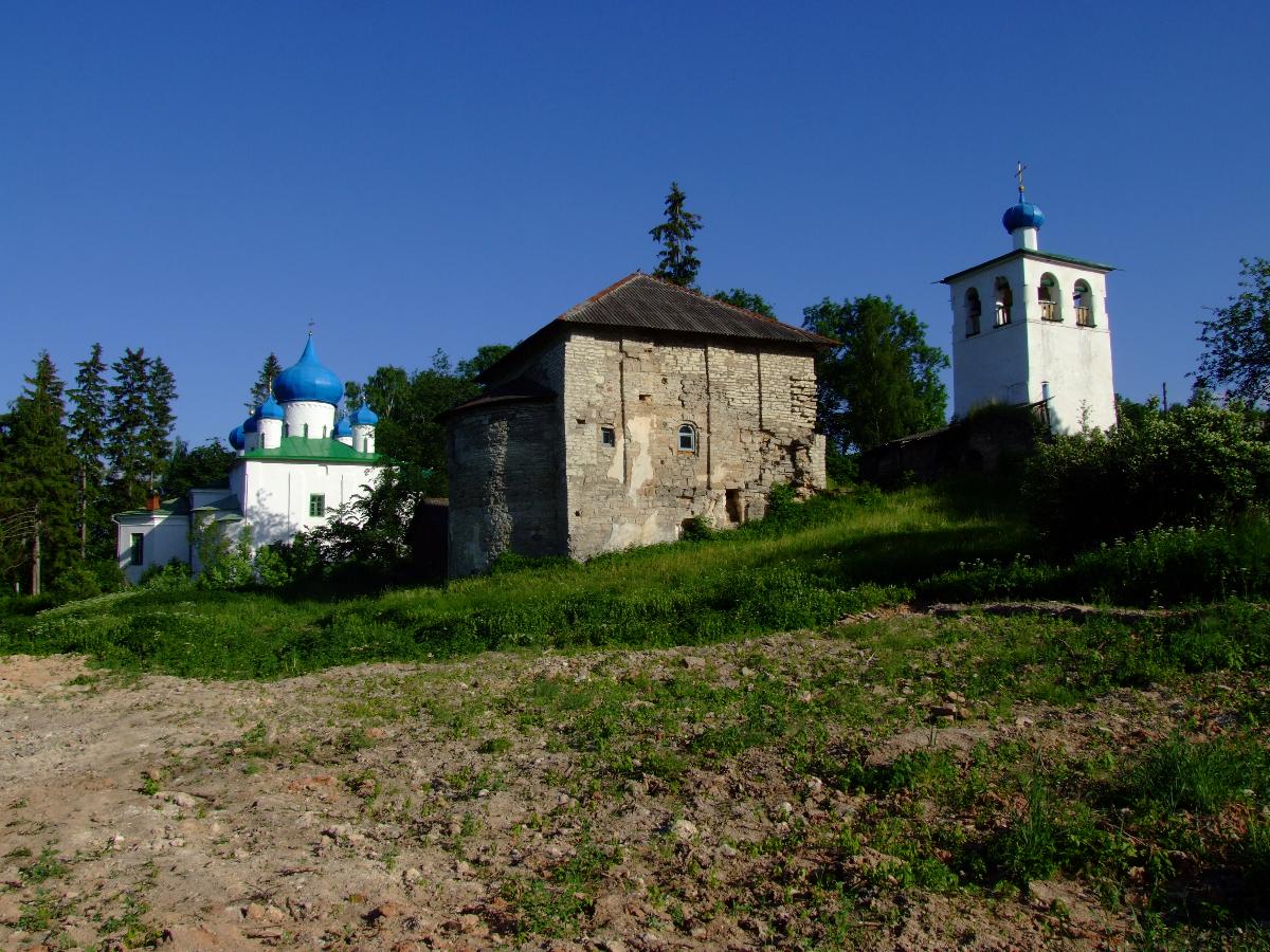 Мало мальский. Изборск Мальский монастырь. Псков Мальский монастырь. Мальский Спасо-Рождественский монастырь. Мальская Долина монастырь.